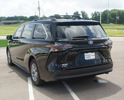 2025 Toyota Sienna LE