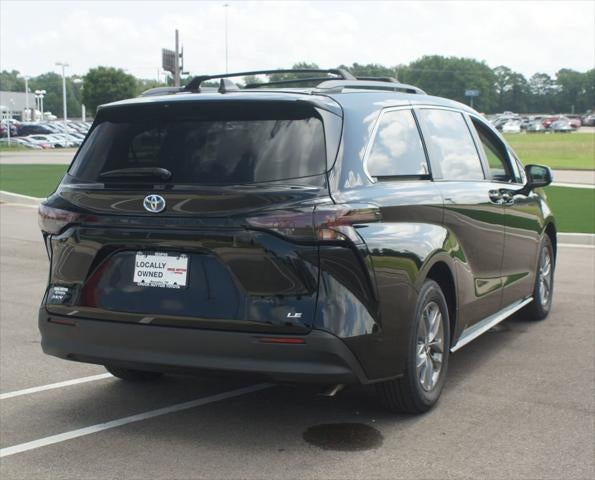 2025 Toyota Sienna LE