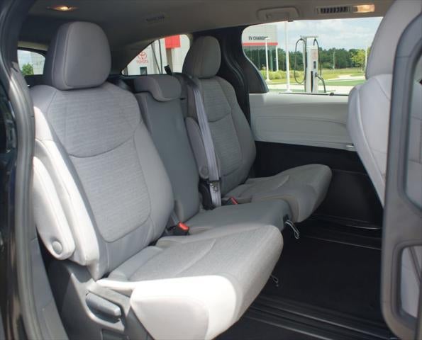 2025 Toyota Sienna LE