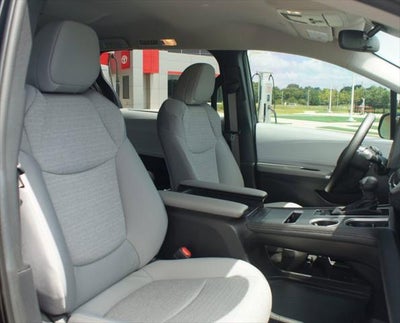 2025 Toyota Sienna LE