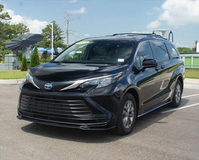 2025 Toyota Sienna LE