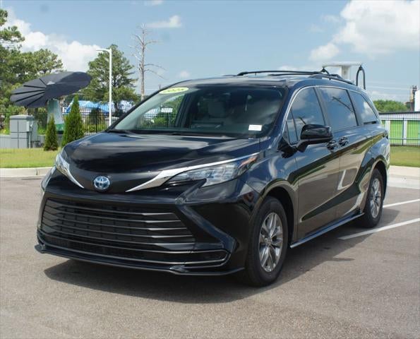2025 Toyota Sienna LE