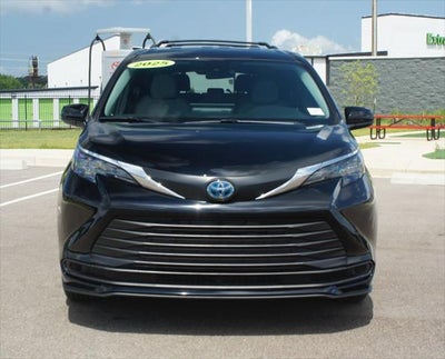 2025 Toyota Sienna LE
