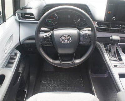 2025 Toyota Sienna LE