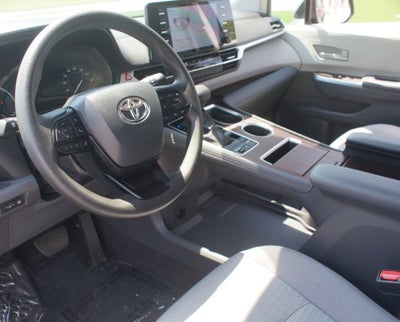 2024 Toyota Sienna LE