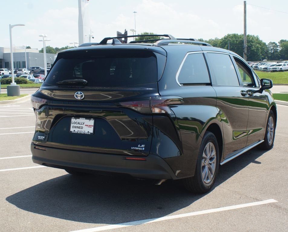 2024 Toyota Sienna LE