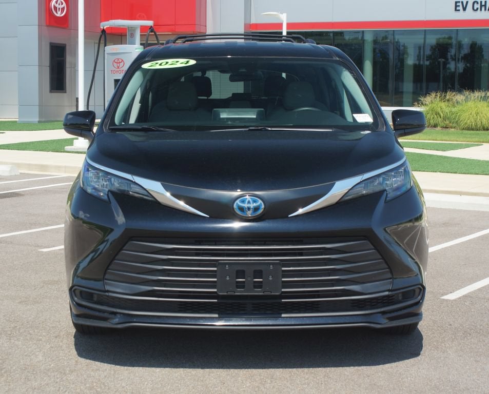 2024 Toyota Sienna LE