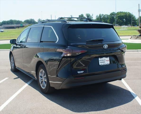 2024 Toyota Sienna LE