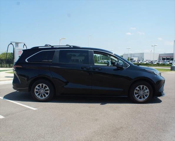 2024 Toyota Sienna LE
