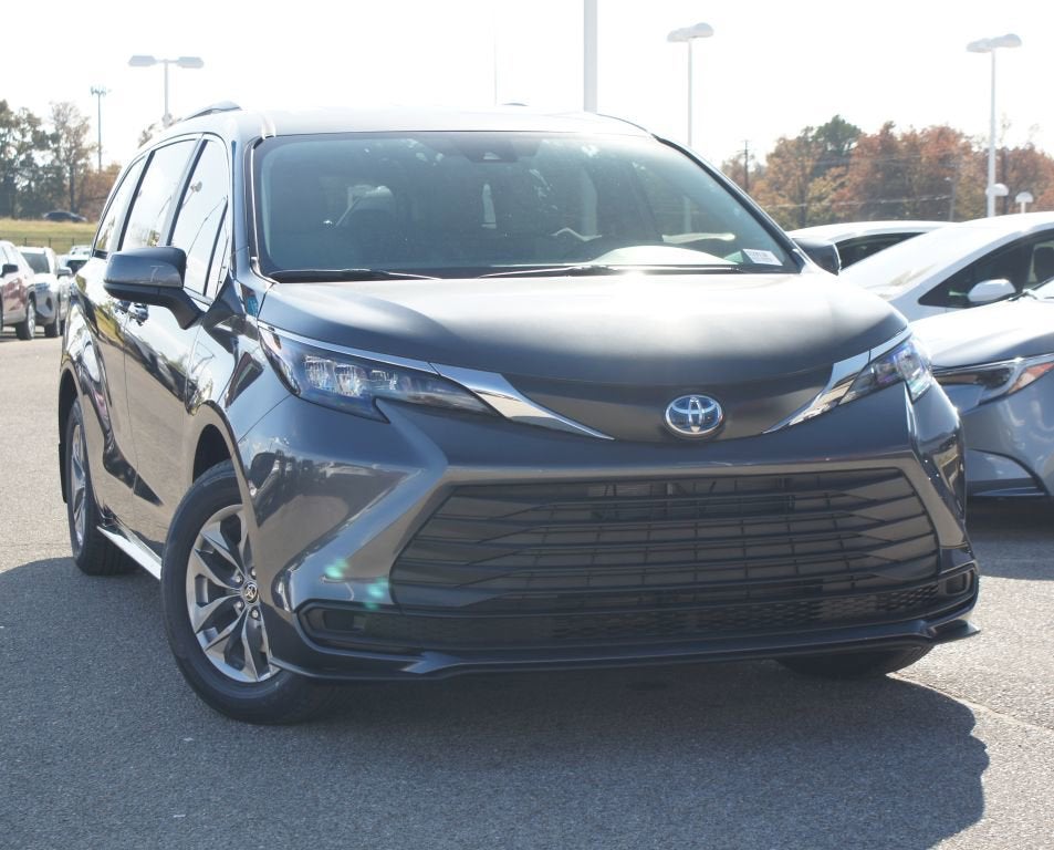 2025 Toyota Sienna LE