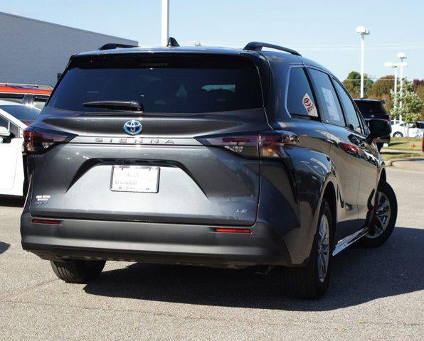 2025 Toyota Sienna LE
