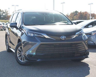 2025 Toyota Sienna LE
