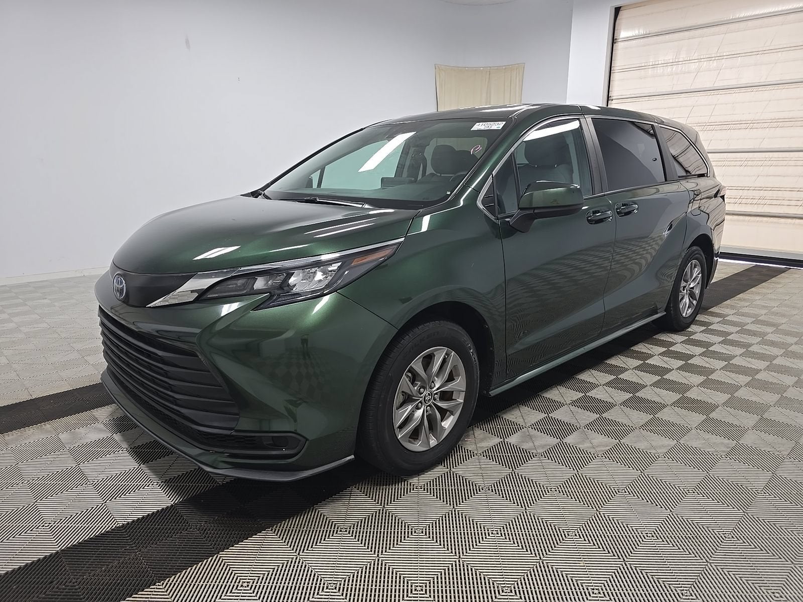 2024 Toyota Sienna LE