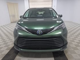 2024 Toyota Sienna LE