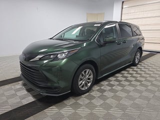 2024 Toyota Sienna LE