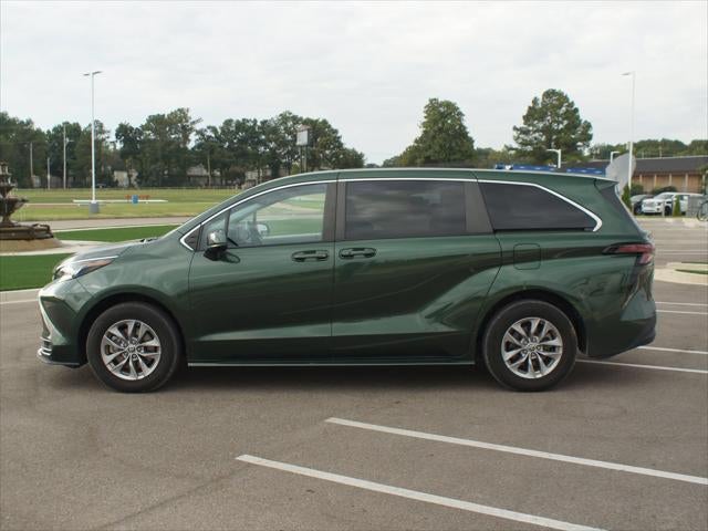 2024 Toyota Sienna LE