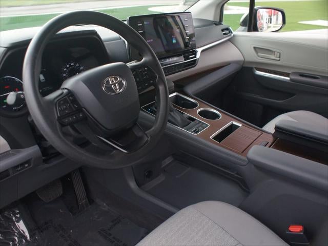 2024 Toyota Sienna LE