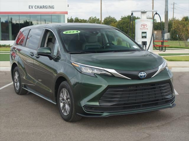 2024 Toyota Sienna LE