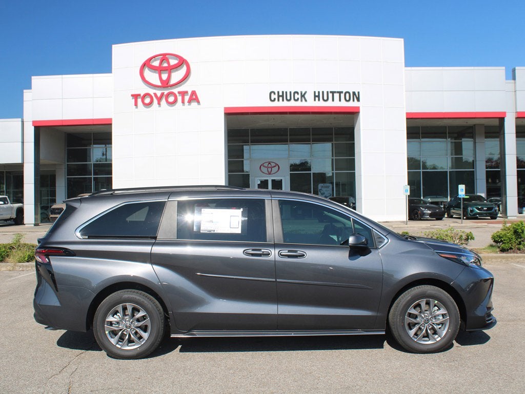 2025 Toyota Sienna LE