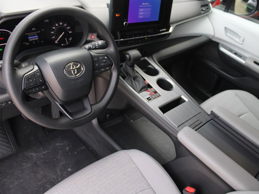 2025 Toyota Sienna LE