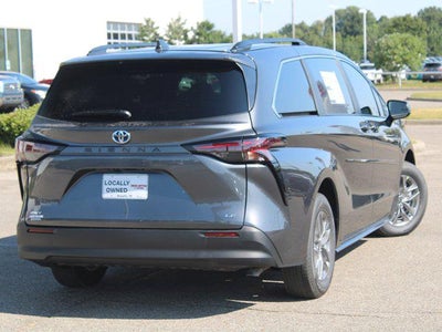 2025 Toyota Sienna LE