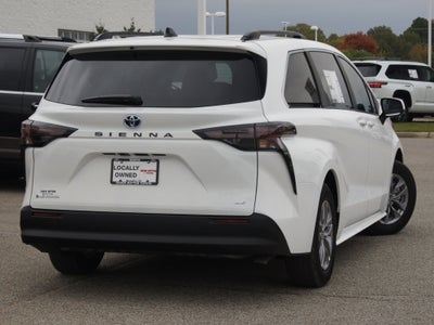 2025 Toyota Sienna LE