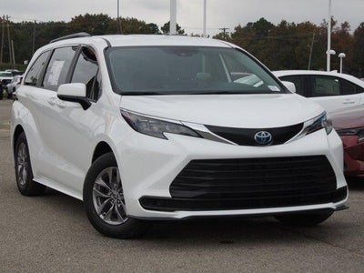 2025 Toyota Sienna LE