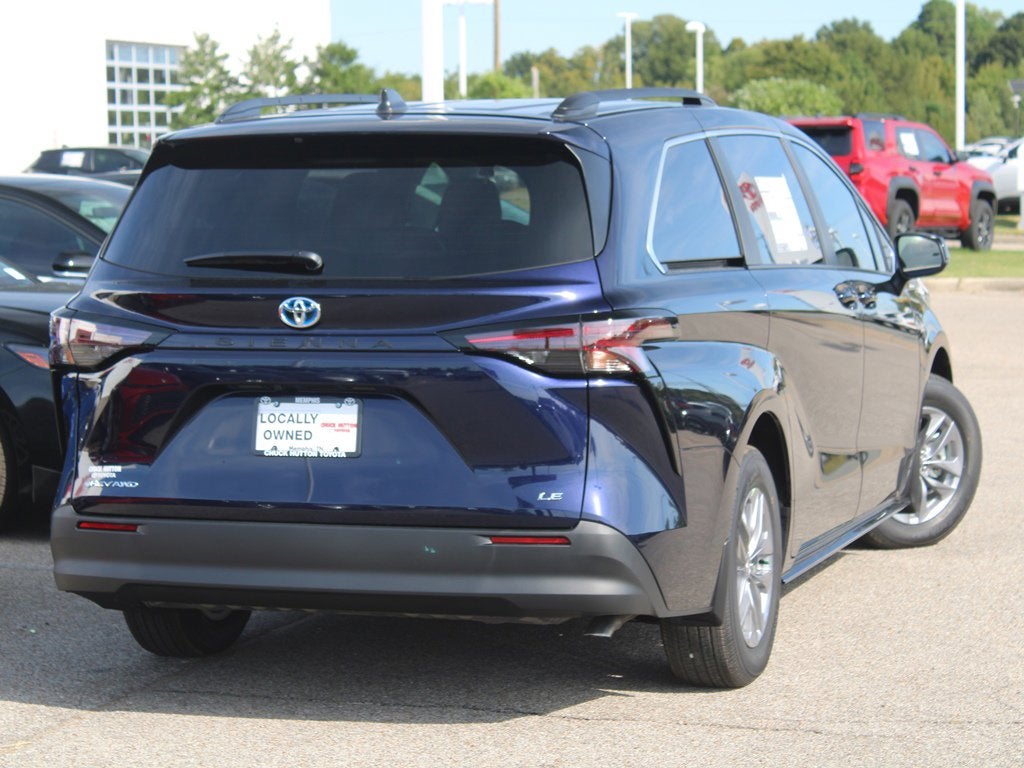 2025 Toyota Sienna LE