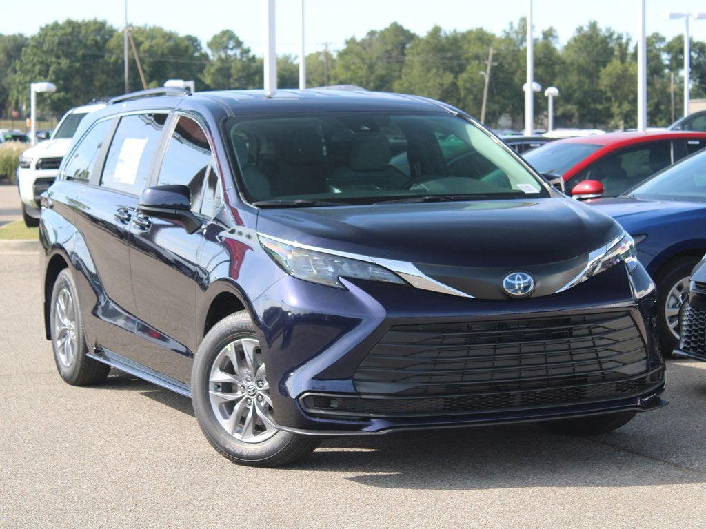 2025 Toyota Sienna LE