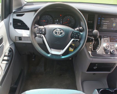 2017 Toyota Sienna LE