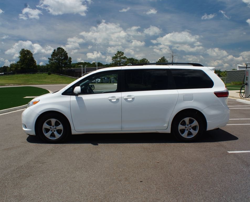 2017 Toyota Sienna LE