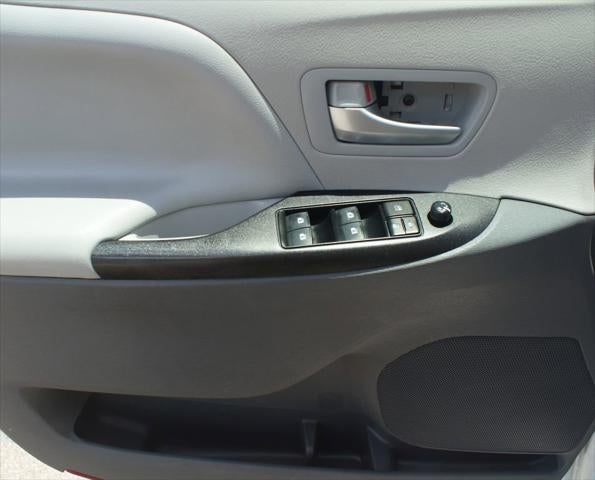 2017 Toyota Sienna LE