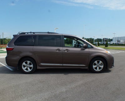 2020 Toyota Sienna LE