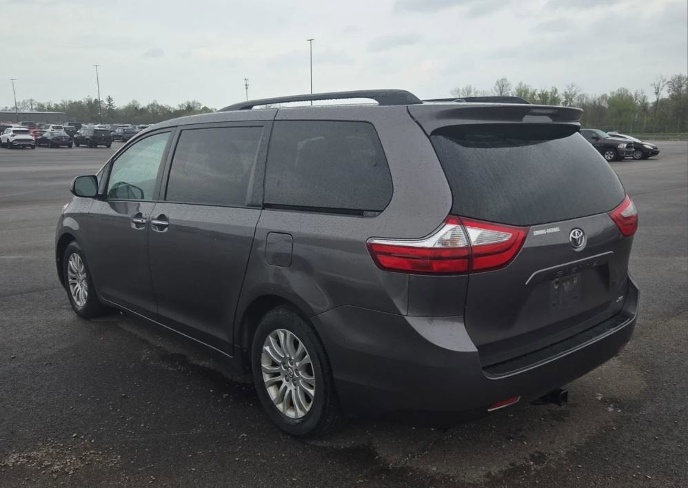 2016 Toyota Sienna XLE