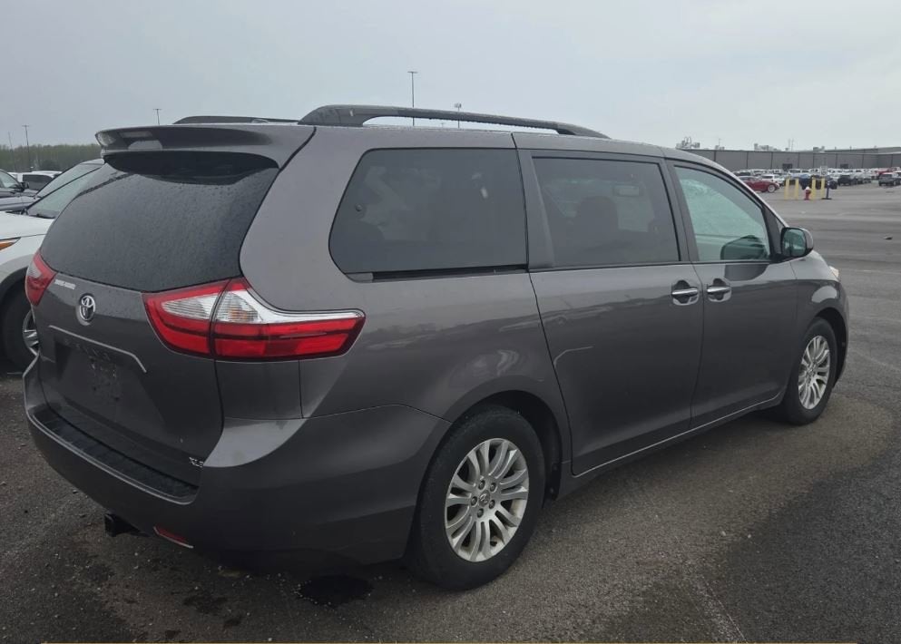 2016 Toyota Sienna XLE