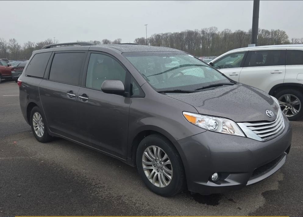 2016 Toyota Sienna XLE