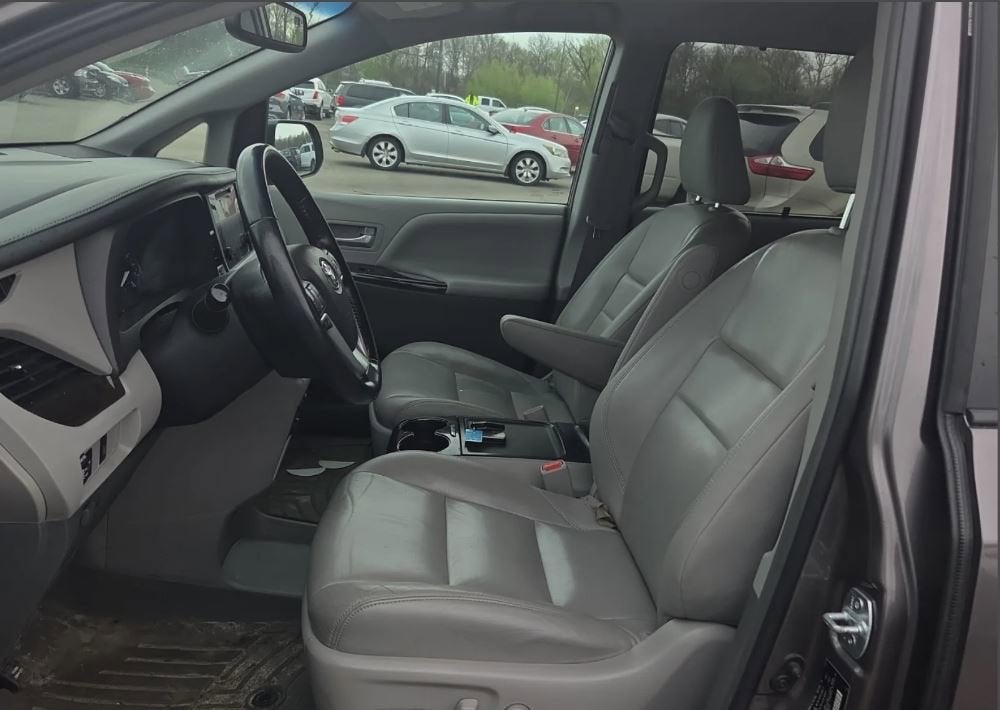 2016 Toyota Sienna XLE