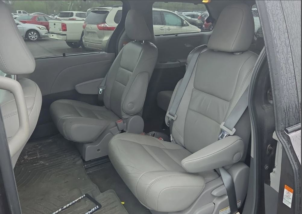2016 Toyota Sienna XLE
