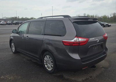 2016 Toyota Sienna XLE