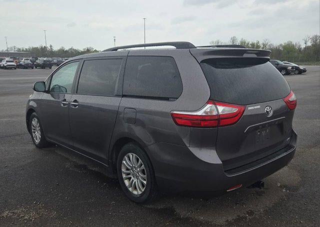 2016 Toyota Sienna XLE