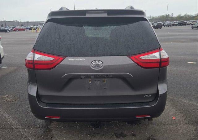 2016 Toyota Sienna XLE