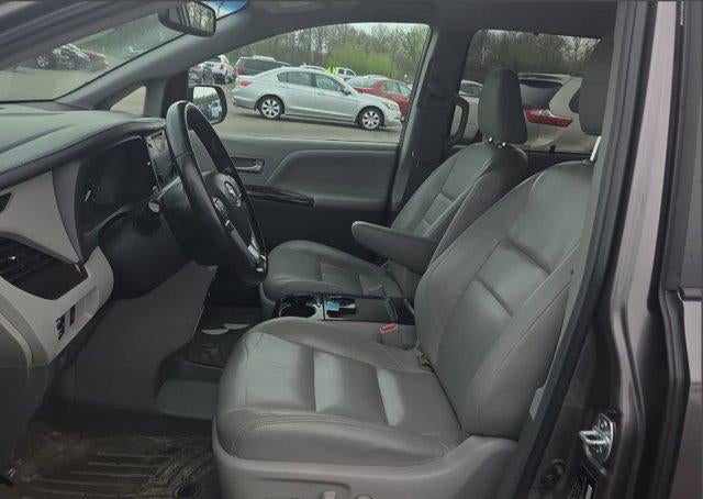 2016 Toyota Sienna XLE