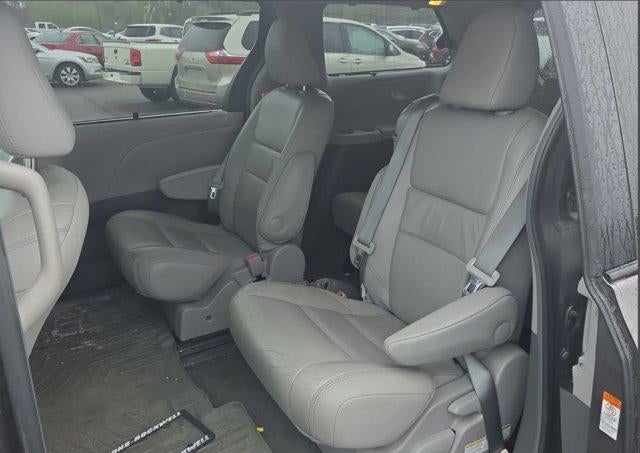 2016 Toyota Sienna XLE