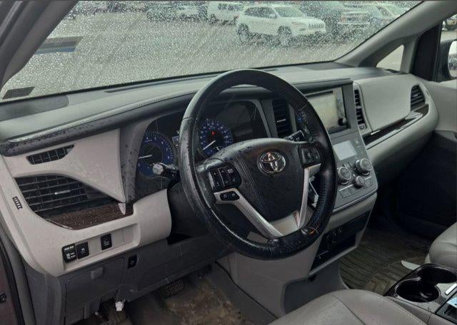 2016 Toyota Sienna XLE