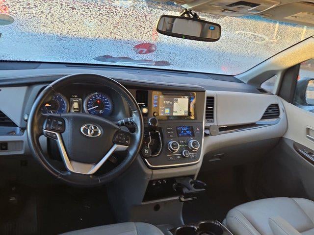 2016 Toyota Sienna XLE