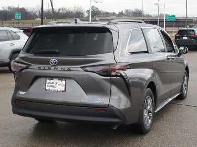 2024 Toyota Sienna XLE