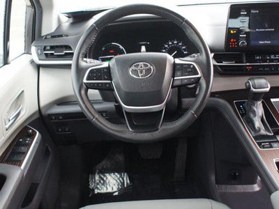 2024 Toyota Sienna XLE