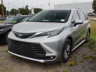 2025 Toyota Sienna XLE