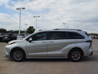 2025 Toyota Sienna XLE
