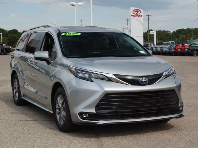 2025 Toyota Sienna XLE